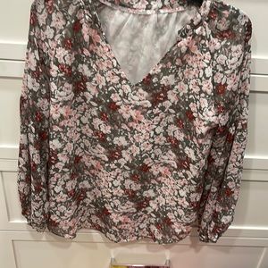 Womens floral shirt. Size small
